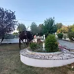 Pomegranate Tree House - Meteora * كالامباكا