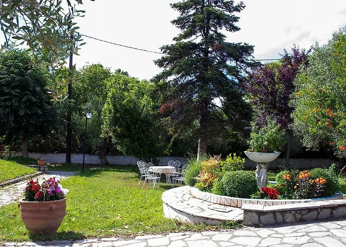 Pomegranate Tree House - Meteora