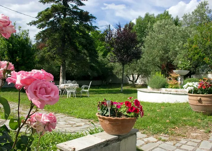 Pomegranate Tree House - Meteora